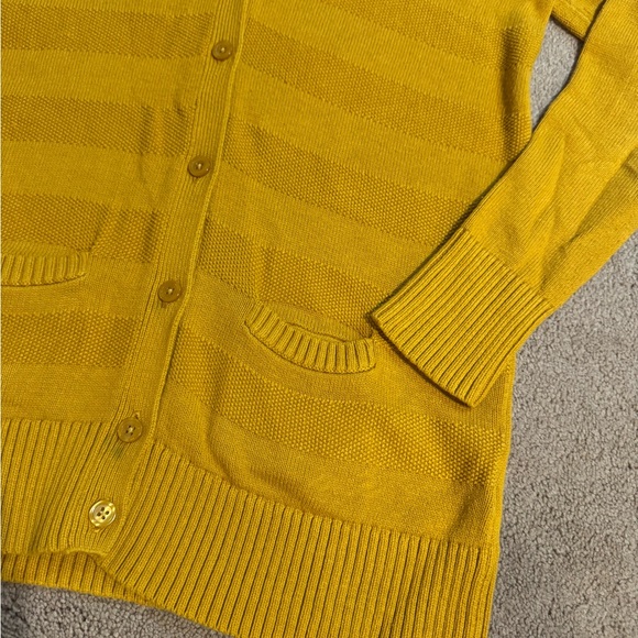 ⭐️ Banana Republic women’s cardigan size medium - Picture 2 of 4